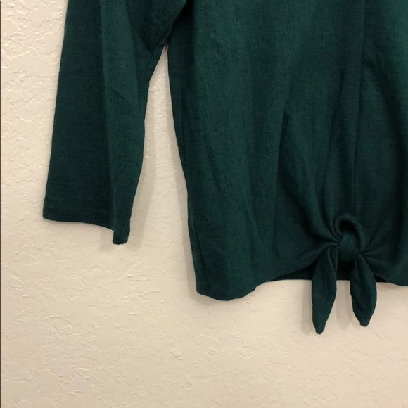 Old Navy V -Neck Textured-Knit Tie-Hem Top - Picture 3 of 6